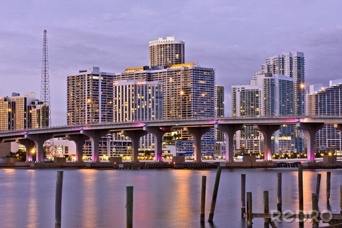 Tableau  Panorama des immeubles au crépuscule