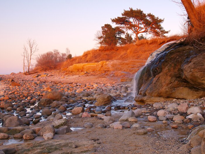 Tableau  Paysage de printemps avec petite cascade