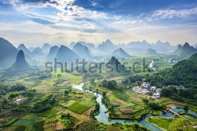 Tableau  Paysage des montagnes de Guilin, de la rivière Li et du Karst. Situé près du comté de Yangshuo, ville de Guilin, province du Guangxi, Chine.