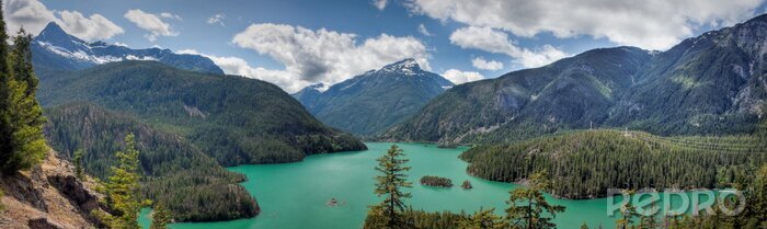 Tableau  Paysage montagneux avec des lacs