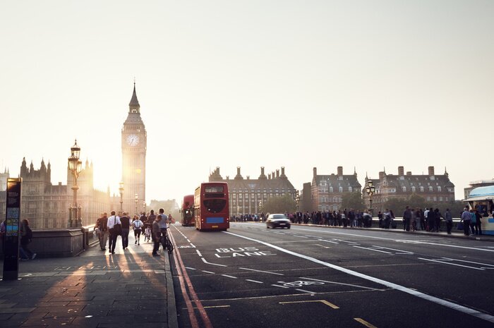 Tableau  personnes sur le pont de Westminster au coucher du soleil, Londres, Royaume-Uni