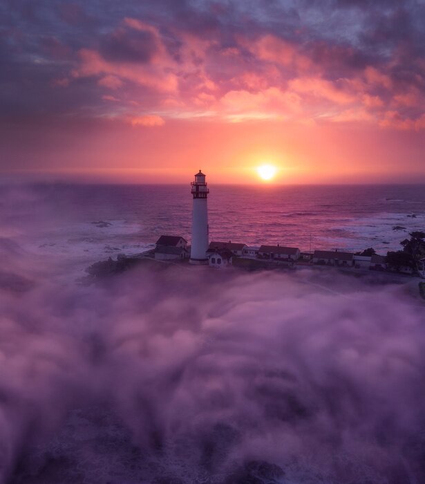 Tableau  Phare de la Californie et coucher de soleil brouillard