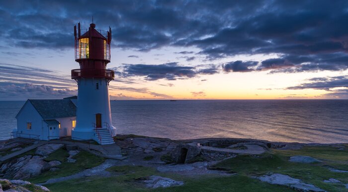 Tableau  Phare sur un mer calme