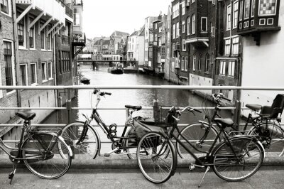 Tableau  Pont noir et blanc avec des vélos