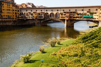Ponte Vecchio pont sur la rivière Arno à Florence, au matin, je