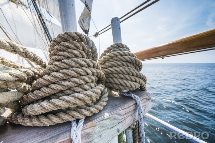 Tableau  Poulie et cordes de bois sur le vieux yacht.