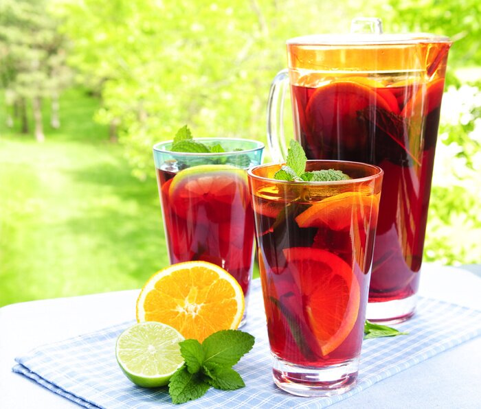 Tableau  Punch aux fruits en carafe et verres