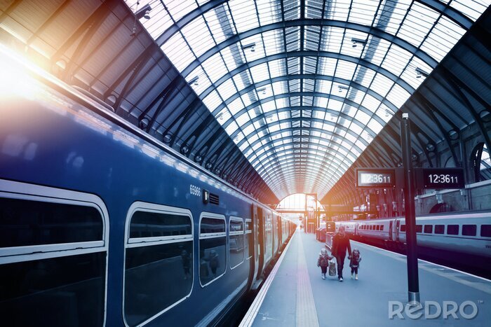 Tableau  Quai de gare avec un train et des passagers