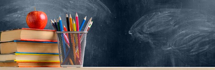 Tableau  Retour à l'école. Accessoires, livres et pommes fraîches contre les panneaux