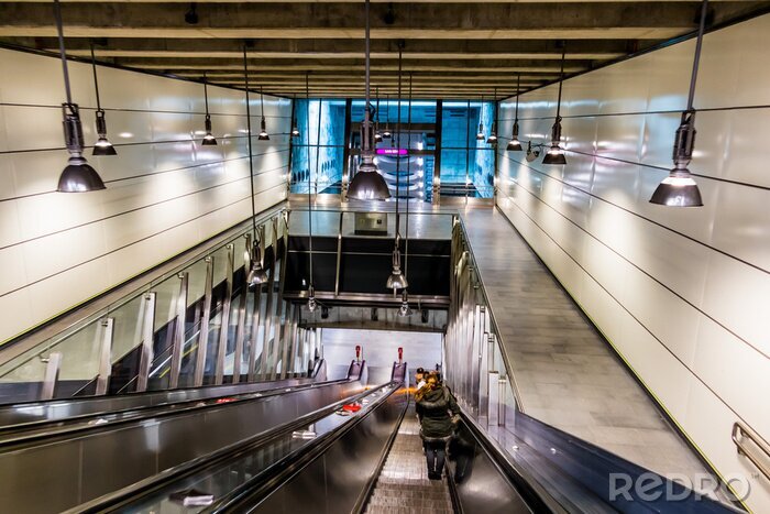 Tableau  Rollstreppe dans U-Bahnstation