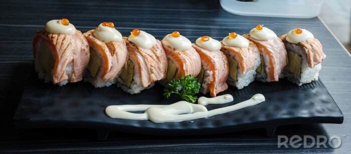 Tableau  rouleau de saumon de la cuisine japonaise