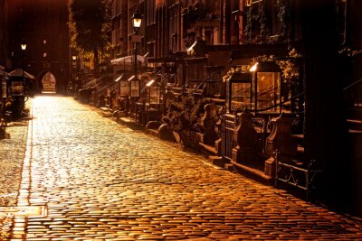 Rue ensoleillée dans la ville de Gdansk