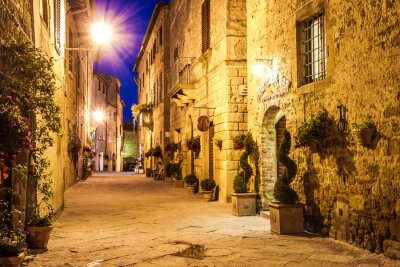 Papier peint  Ruelle à Pienza la nuit