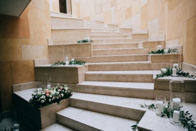 Tableau  Rustic wedding decor, decorated stairs white candles and fresh flowers