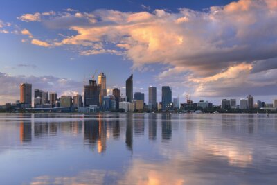 Tableau  Skyline de Perth, en Australie à travers la rivière Swan au coucher du soleil
