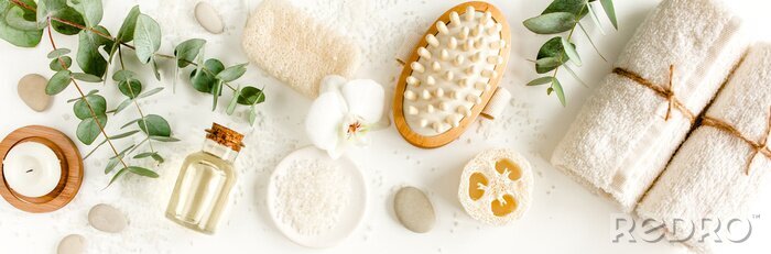 Tableau  Spa concept with eucalyptus oil and eucalyptus leaf extract natural /organic spa cosmetics products, eco friendly bathroom accessories. Skincare concept on white background. Flat lay composition 