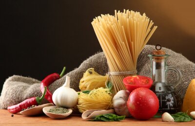 Tableau  Spaghetti de pâtes, de légumes et d'épices,