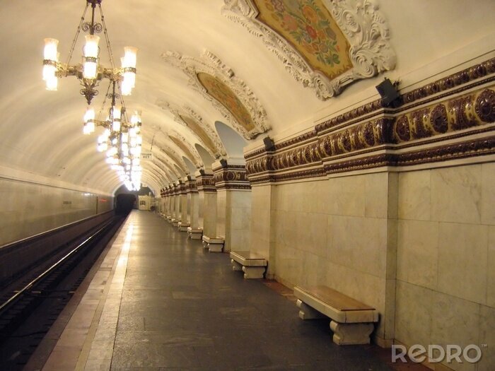 Tableau  station de métro à l'architecture classique