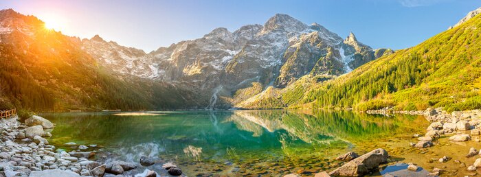Tableau  Tatra National Park, un lac dans les montagnes à l'aube du soleil. Pologne