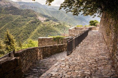 Terrasse avec vue sur les montagnes