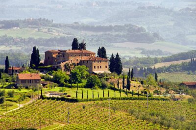 Toscane et maisons au bord des vignobles