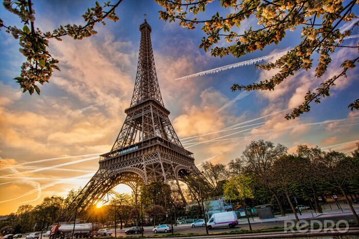 Tableau  Tour Eiffel contre le lever du soleil à Paris, France