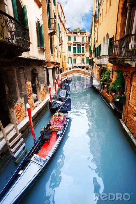 Tableau  Un canal étroit à Venise