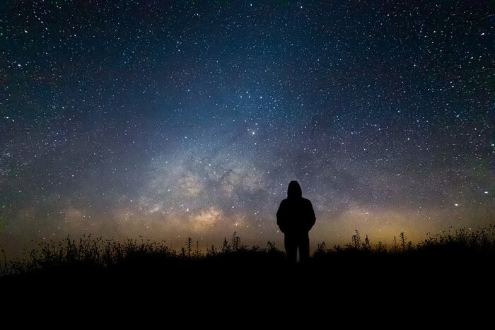 Tableau  Un homme regardant les étoiles