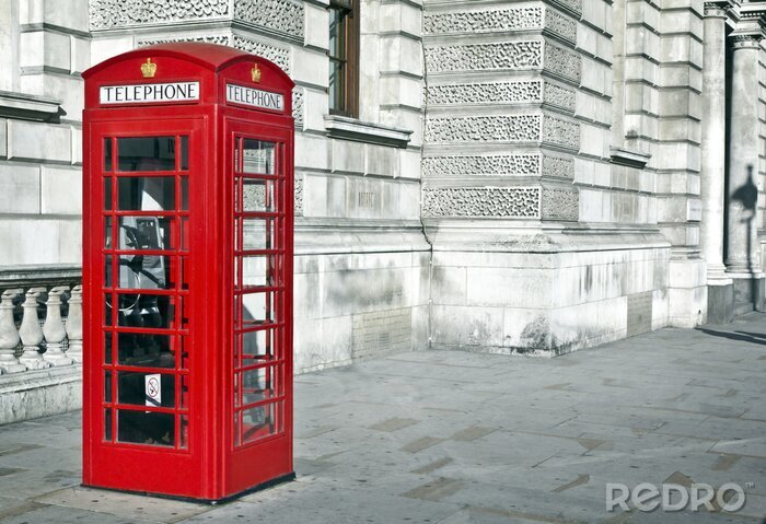 Tableau  Une cabine téléphonique rouge dans une rue de Londres