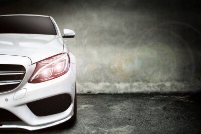 Une voiture blanche Un garage