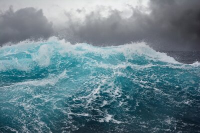 vagues de la mer dans l'océan Atlantique au cours de la tempête