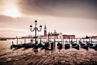 Tableau  Venise et gondoles du port