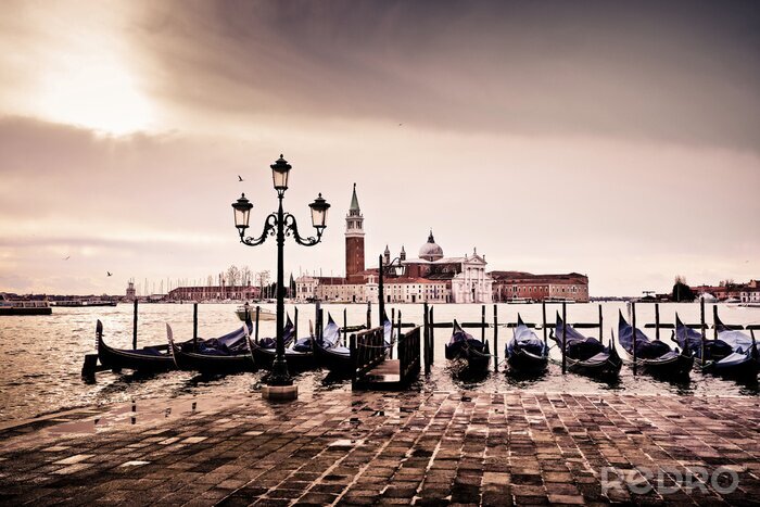 Tableau  Venise et gondoles du port