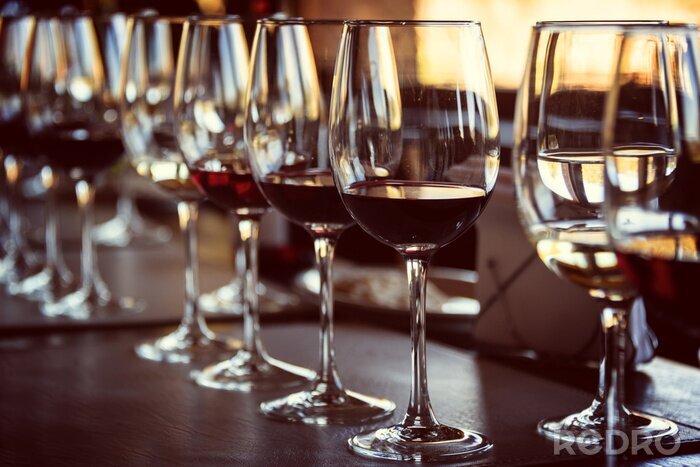 Tableau  Verres remplis de vin