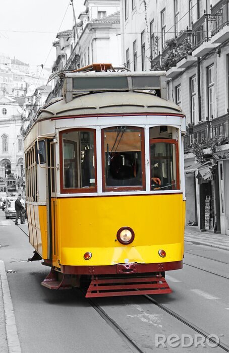 Tableau  Vieux tramway jaune à Lisbonne