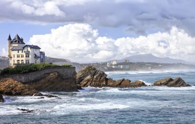 Villa sur la côte et la mer