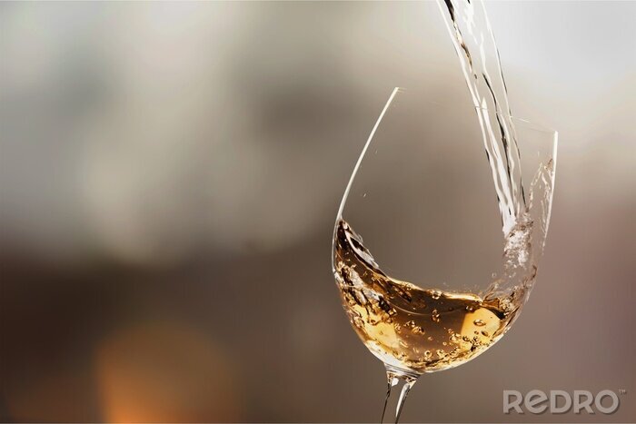 Tableau  Vin blanc servi dans un verre