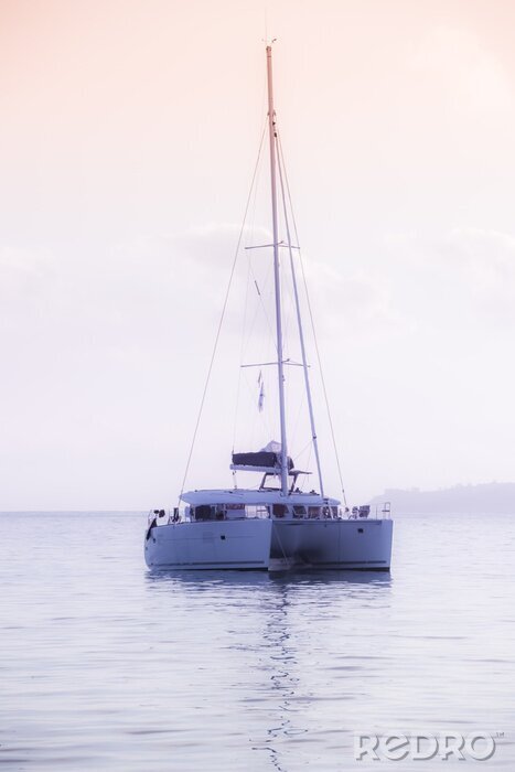 Tableau  Voilier et surface d'eau lisse