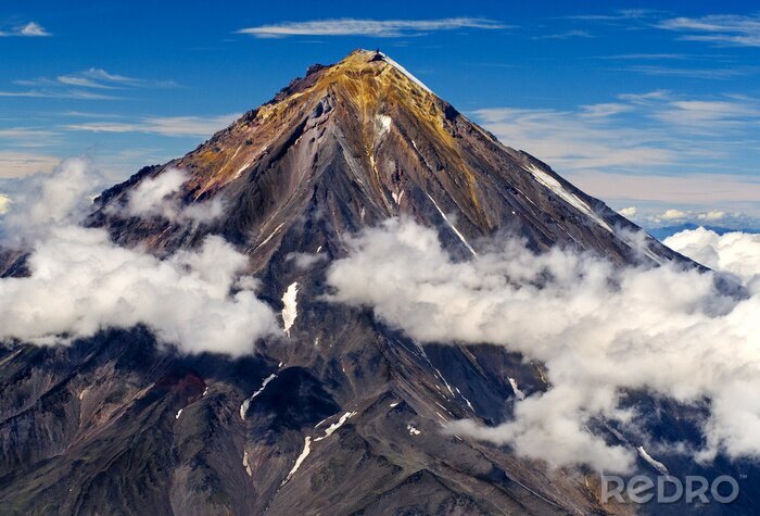Tableau  Volcan Koryaksky sur la péninsule du Kamchatka, en Russie.