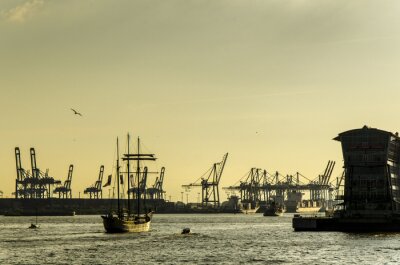 Tableau  Vor segelschiff Container Terminal im Hafen Hamburg