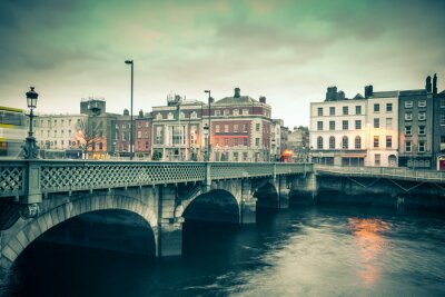 Vue de style de cru de Dublin Irlande Grattan pont
