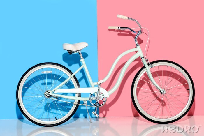 Tableau  Vue du vélo de ville sur fond rose et bleu