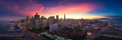 Vue panoramique aérienne de la skyline de San Francisco au coucher du soleil