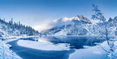 Tableau  Winter panoramic landscape with scenic frozen mountain lake