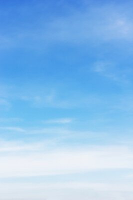 Tableau  Nuages ​​blancs doux sur fond de ciel bleu et espace vide pour votre conception