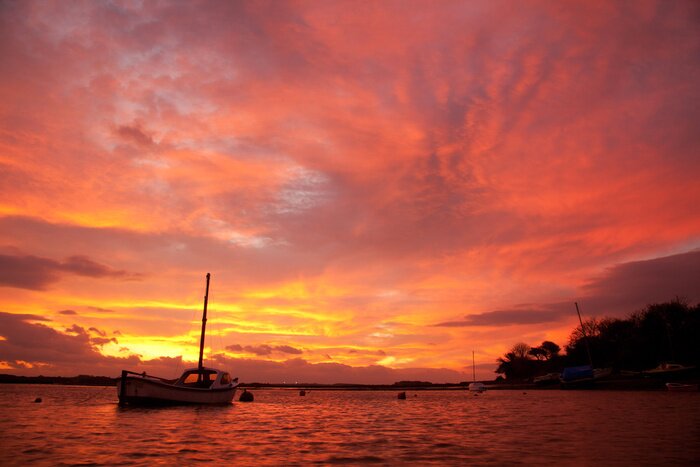 Tableau  Nuages ​​rouges au-dessus de l'eau